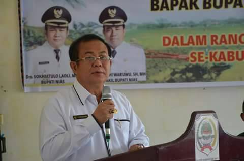 Bupati Nias Serahkan SK Penetapan Penyuluhan Pertanian, Sekaligus Penyerahan Bantuan Mesin Pertanian Kepada Kelompok Tani.