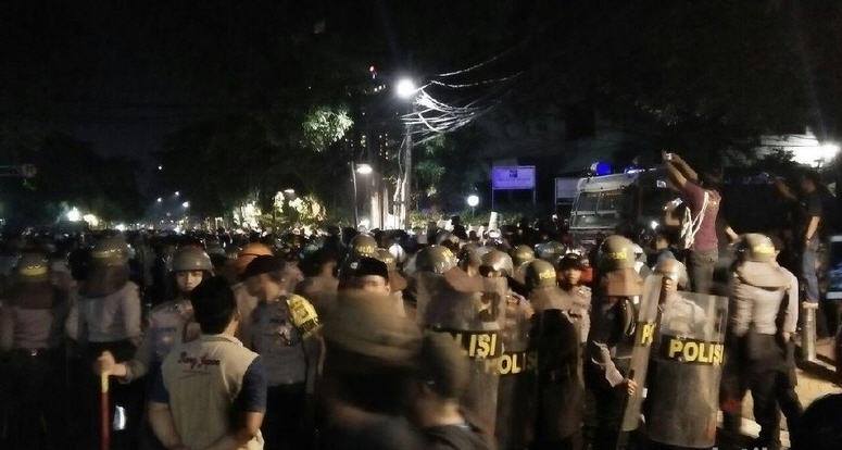 5 Anggota Polda Metro Jaya Terluka Akibat Bentrok di Depan LBH Jakarta