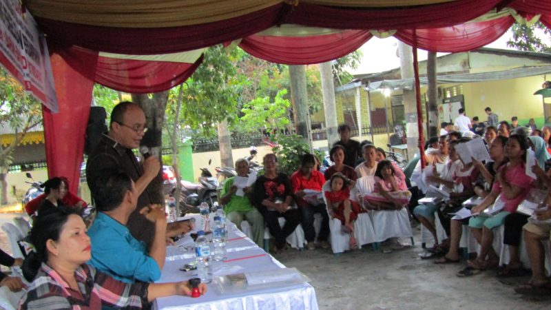 Edward Hutabarat : Pemerintah Berhak Menyediakan Tempat Sampah Sesuai perda No.6 Tahun 2015