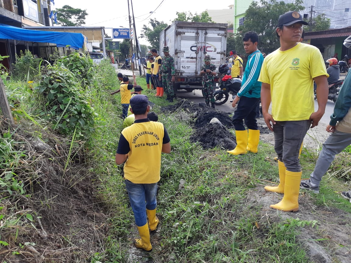 Kodim 0201/BS, Dinas PU Kota Medan Kerja Bakti Bersama Muspika dan Masyarakat Setempat