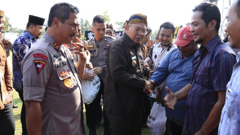 Shalat Jum’at Berjamaah, Irjen Pol.Agus Andrianto Berikan Sembako Kepada Kaum Duafa