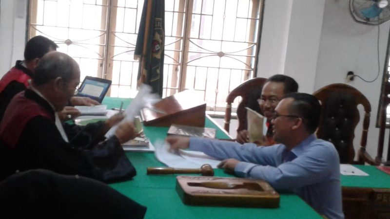 Penggugat Minta Majelis Hakim Agar Tergugat Bayar Kerugian Rp 3.2 Milliar