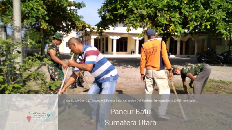 Danramil 14/PB dan Anggota Laksanakan Giat Jumat Bersih di Masjid Al-Hikmah