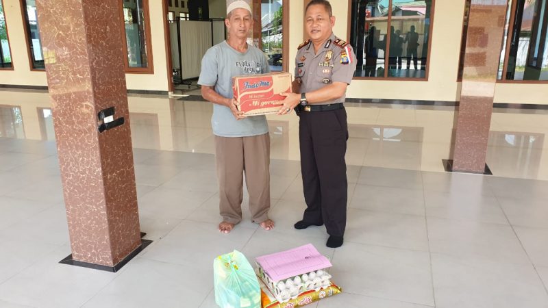 Polres Kukar Gelar Bakti Sosial Bertajuk “Jumat Berkah”