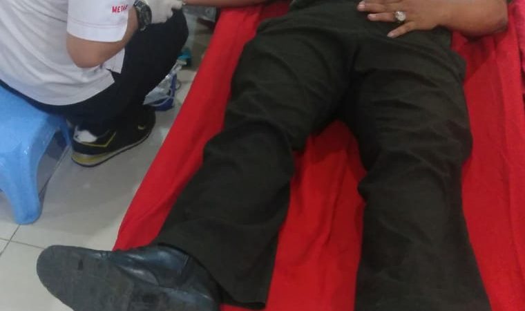 Serda Asmadi, Anggota Babinsa Koramil 14/PB Donorkan Darah Kepada Warga DS.Namo Pinang