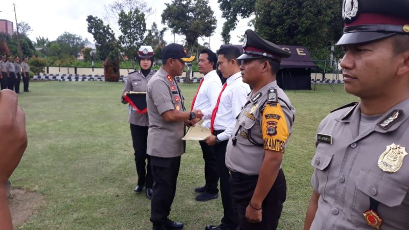 Dalam Rangka HUT SDM ke 68, Kapolres Beri Penghargaan Kepada Anggota Yang Berprestasi