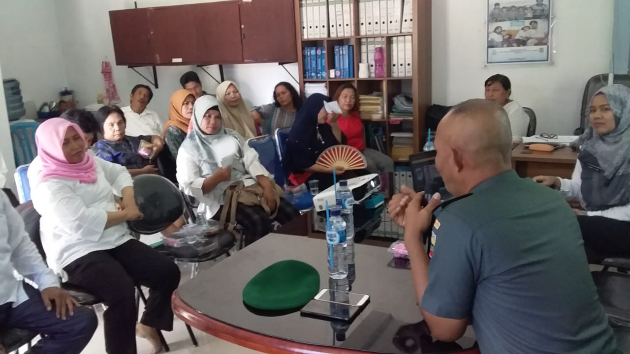 DANRAMIL 07/MT KAPTEN INF FITRIADI MEMBERIKAN MATERI “WAWASAN KEBANGSAAN ” PADA PERTEMUAN KELOMPOK KERJA DI KAMPUNG KB KEL.KEMENANGAN TANI KEC.MEDAN TUNTUNGAN