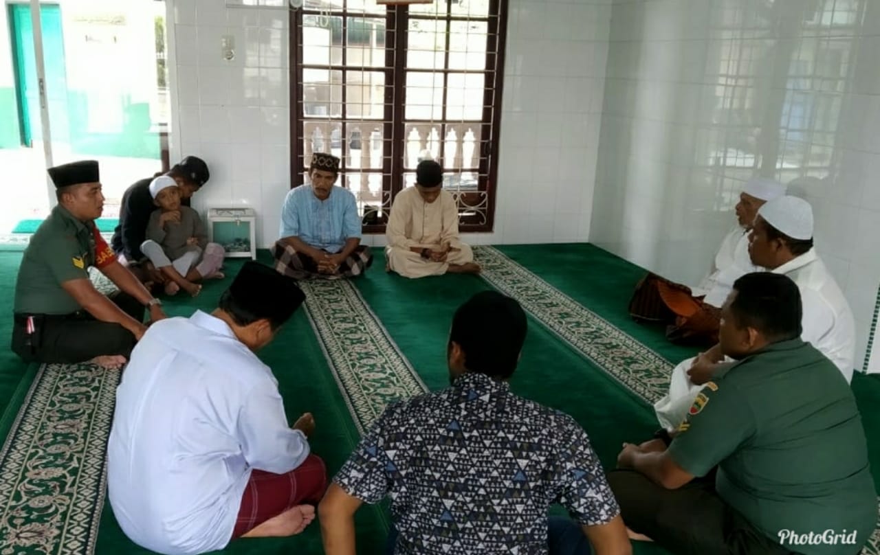 BABINSA KORAMIL 07/MT MELAKSANAKAN SHOLAT DZUHUR BERJEMAAH DILANJUTKAN KULTUM DI MESJID NURUL HAYAT JL.BUNGA NCOLE NO 22 LINGKUNGAN V  KEL.KEMENANGAN TANI