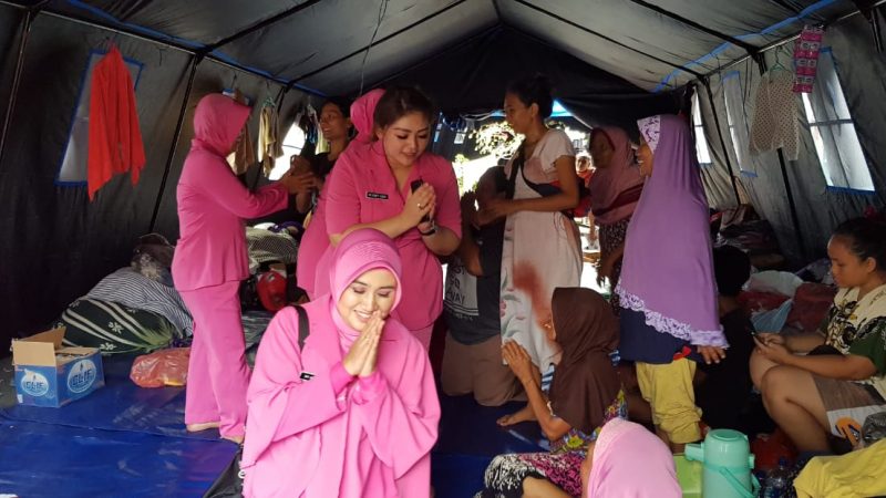 Kapolsek Metro Taman Sari dan Pengurus Bhayangkari Sumbang Korban Bencana Kebakaran