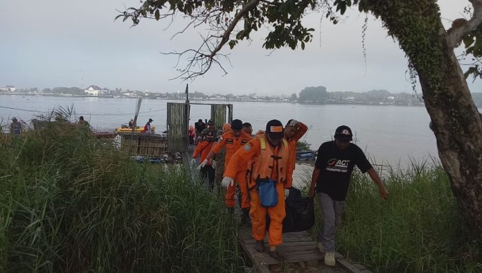 Tim SAR Berhasil Temukan Bocah 12 Tahun Yang Tenggelam di Perairan Sungai Mahakam