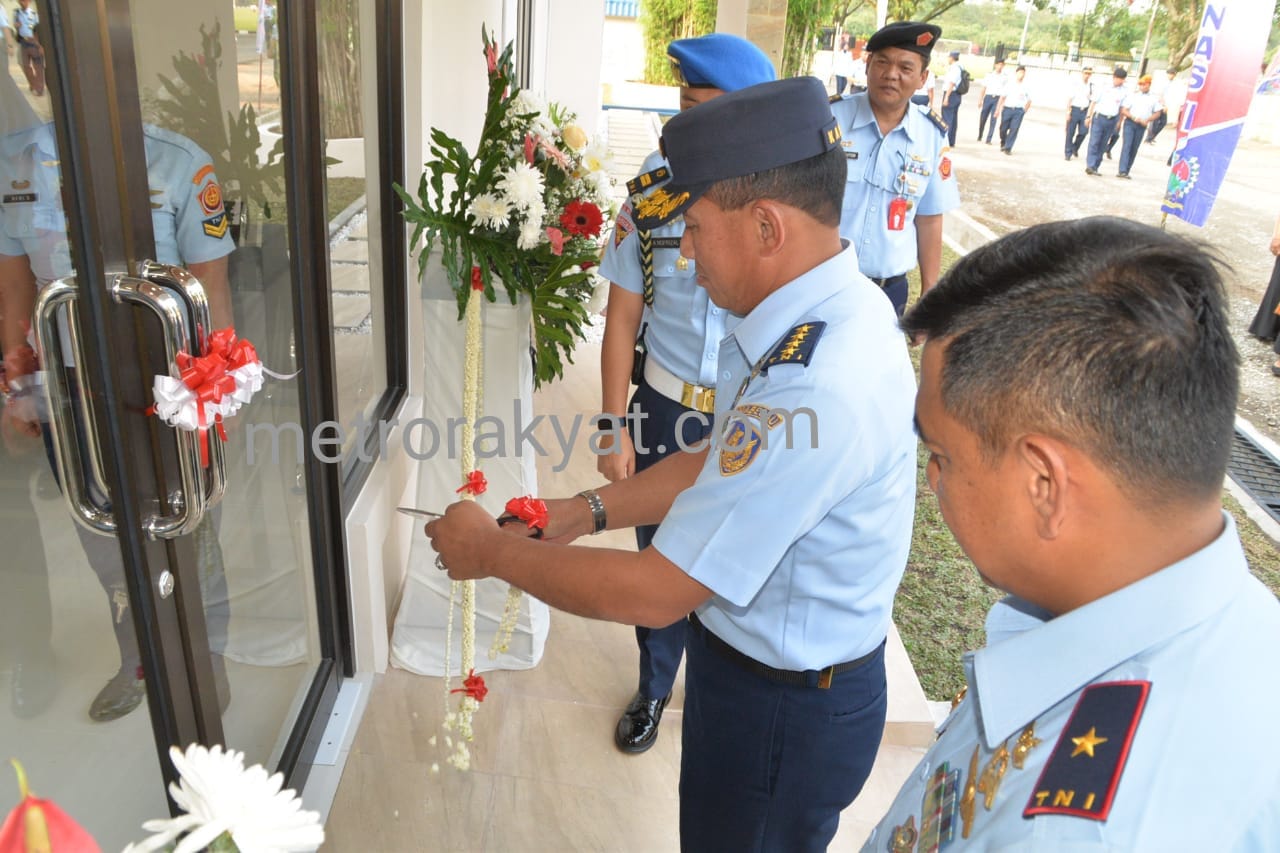 KSAU. Marsekal TNI Yuyu Sutisna Resmikan Aula dan Poliklinik Kosek Hanudnas III