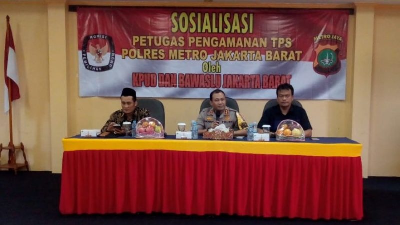 Wakapolres Metro Jakarta Barat Pimpin Sosialisasi Petugas Keamanan TPS