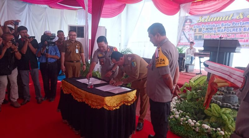Pemkab Batu Bara Hibahkan Tiga Mobil & Uang Rp 1 Miliar Kepada Polres Batu Bara
