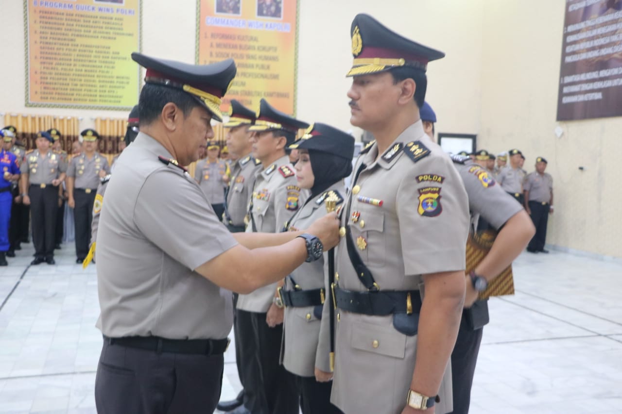 Kapolda Lampung Pimpin Langsung Upacara Sertijab Dirreskrimum dan Kabid Humas Polda