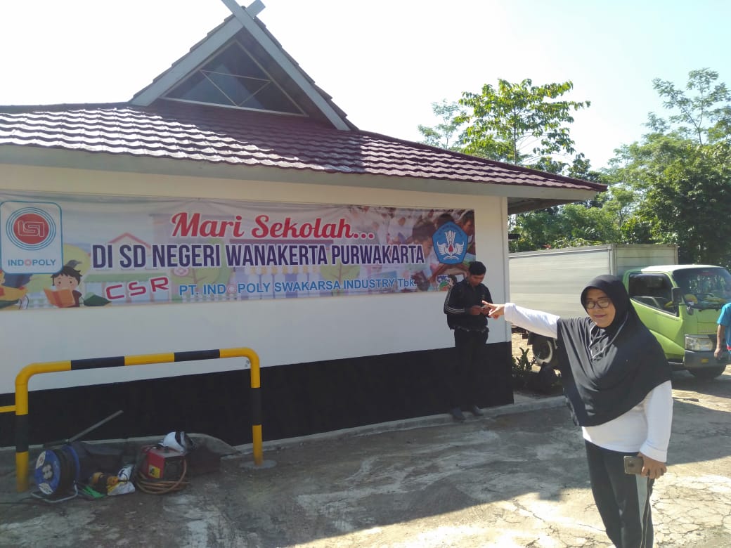 Program CSR Peduli Sekolah, Kepsek Wariah Bangga Dengan PT.Indopoly