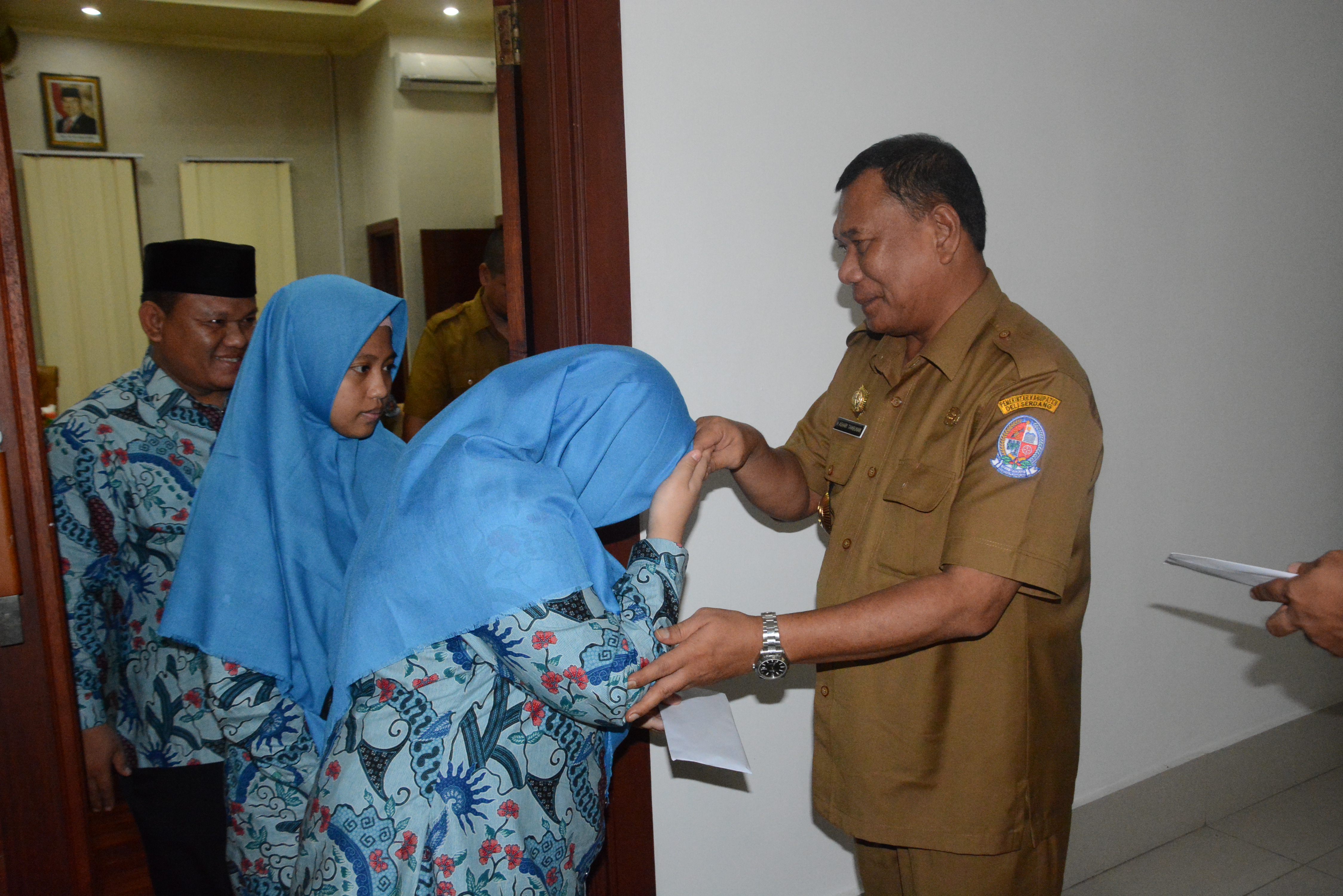 Bupati Lepas 16 Khafilah  Deli Serdang ke STQ Ke- XVI Provinsi Sumatera Utara