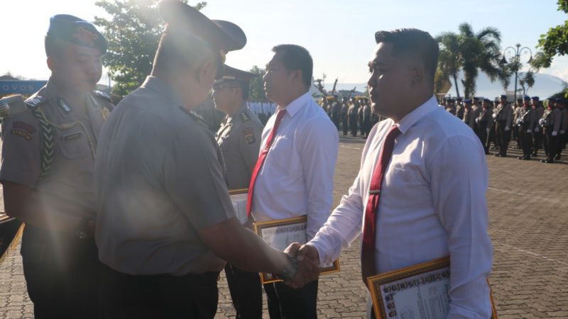 Kapolda Lampung Jadi Inspektur Upacara di Hari Kesadaran Nasional dan Pemberian Penghargaan