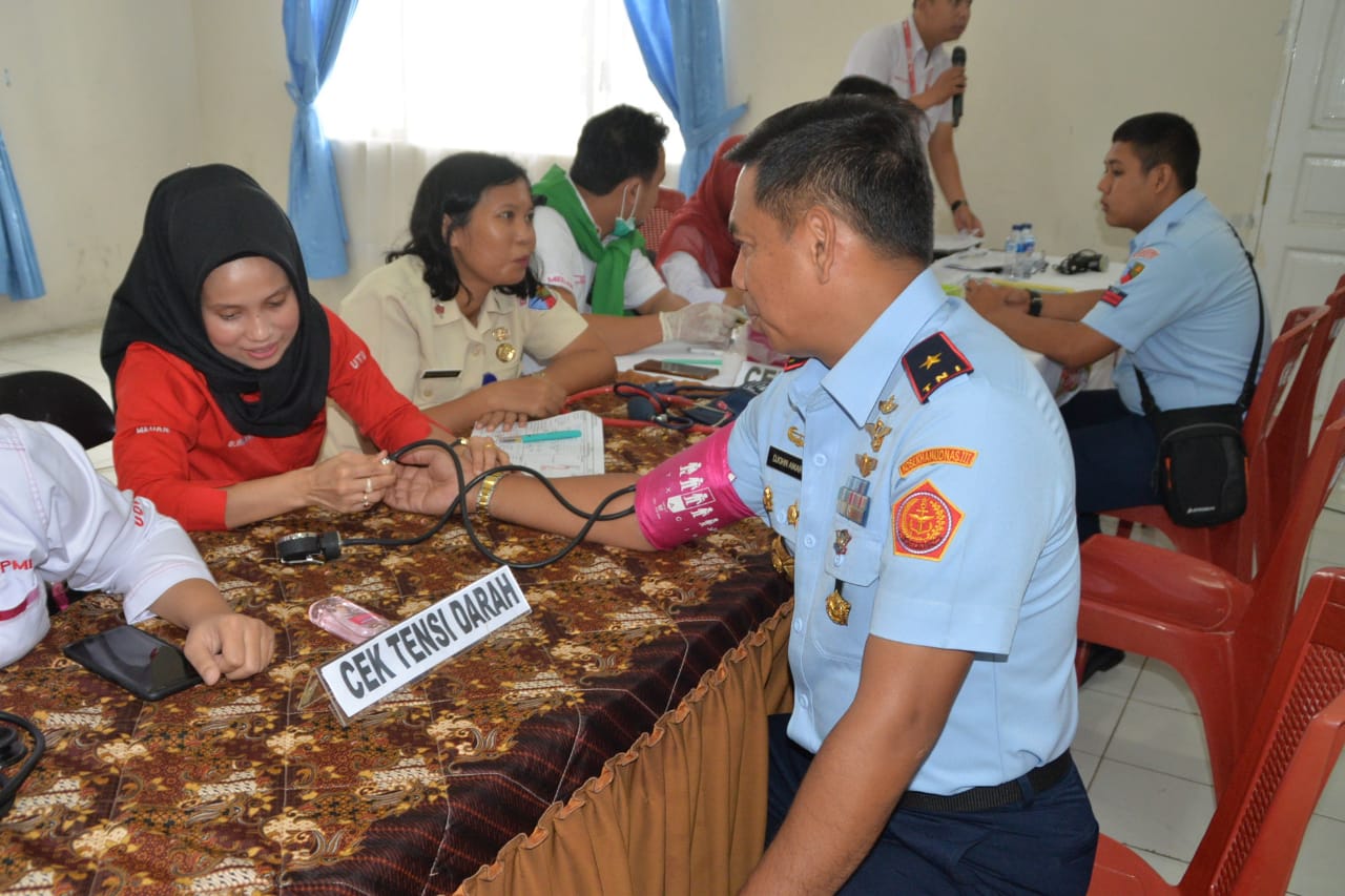 Dalam Rangka HUT TNI AU ke 73 Pangkosek Hanudnas III dan Jajaranya Laksanakan Donor Darah