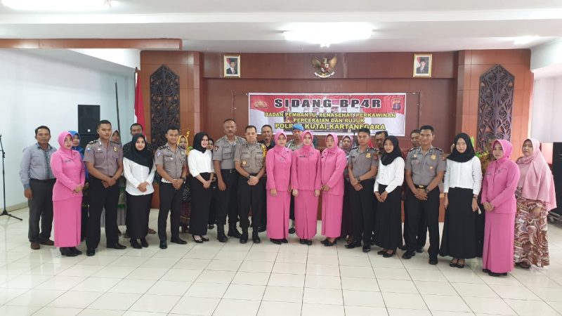 Polres Kukar Melaksanakan Proses Sidang BP4R Terhadap 4 Pasang Calon Pengantin Anggota Polri