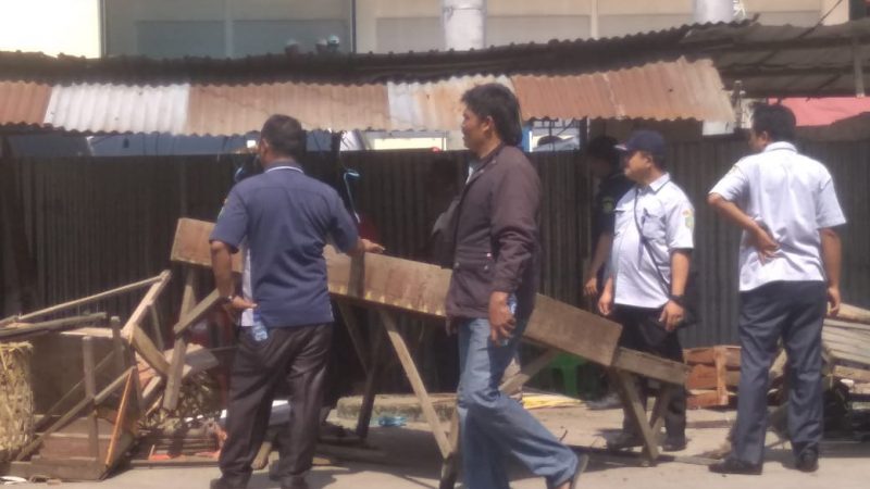 PD. Pasar Kota Medan Tertibkan Pedagang Kaki Lima di Pasar Kp. Lalang