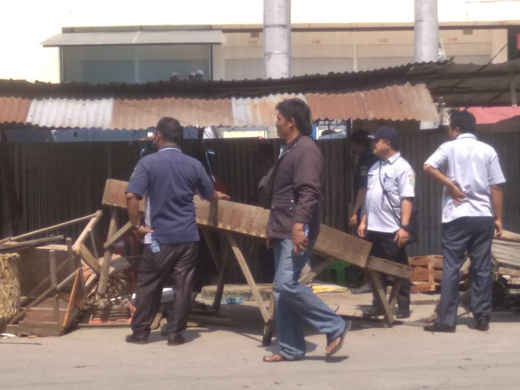 PD. Pasar Kota Medan Tertibkan Pedagang Kaki Lima di Pasar Kp. Lalang