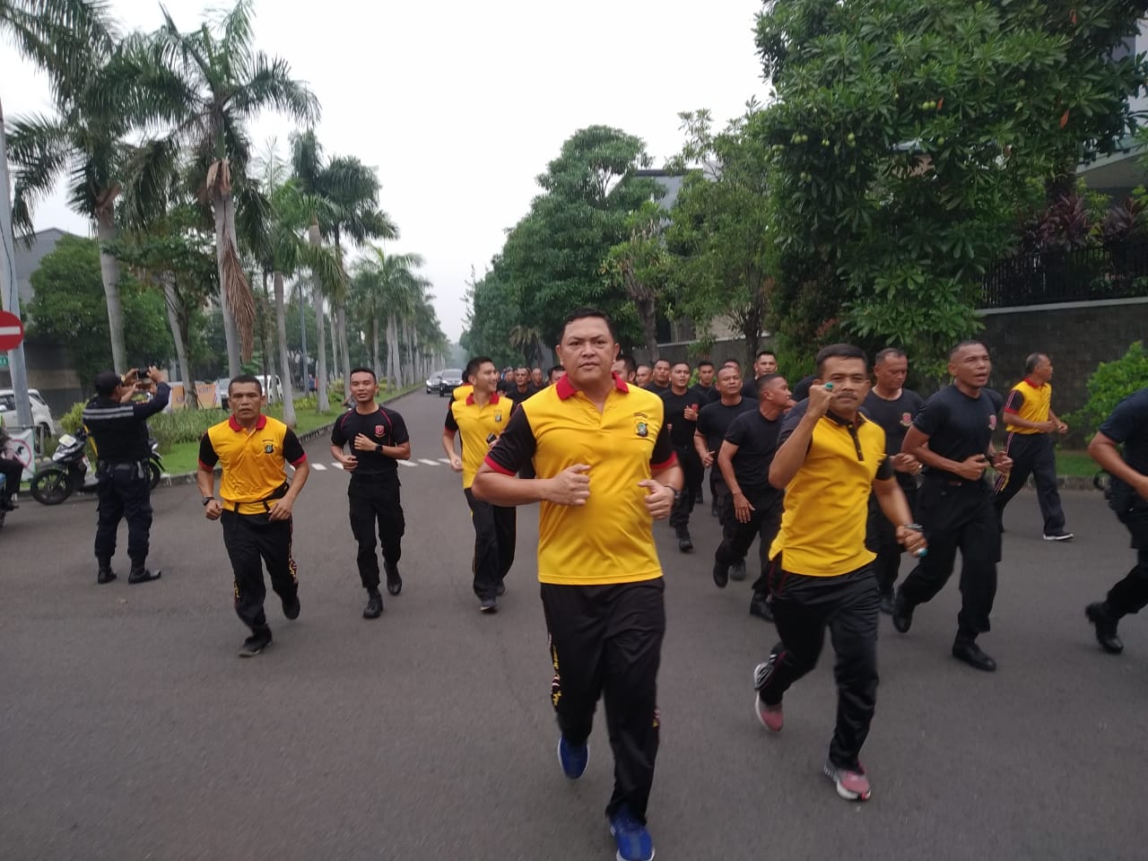 Polres Metro Jakarta Barat Dan Jajaran Olah Raga Bersama Brimob Nusantara