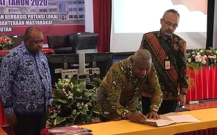 Gubernur Apresiasi Pembangunan SDM di Teluk Bintuni