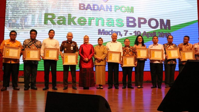 Wali Kota Terima Penghargaan Dari Badan POM RI