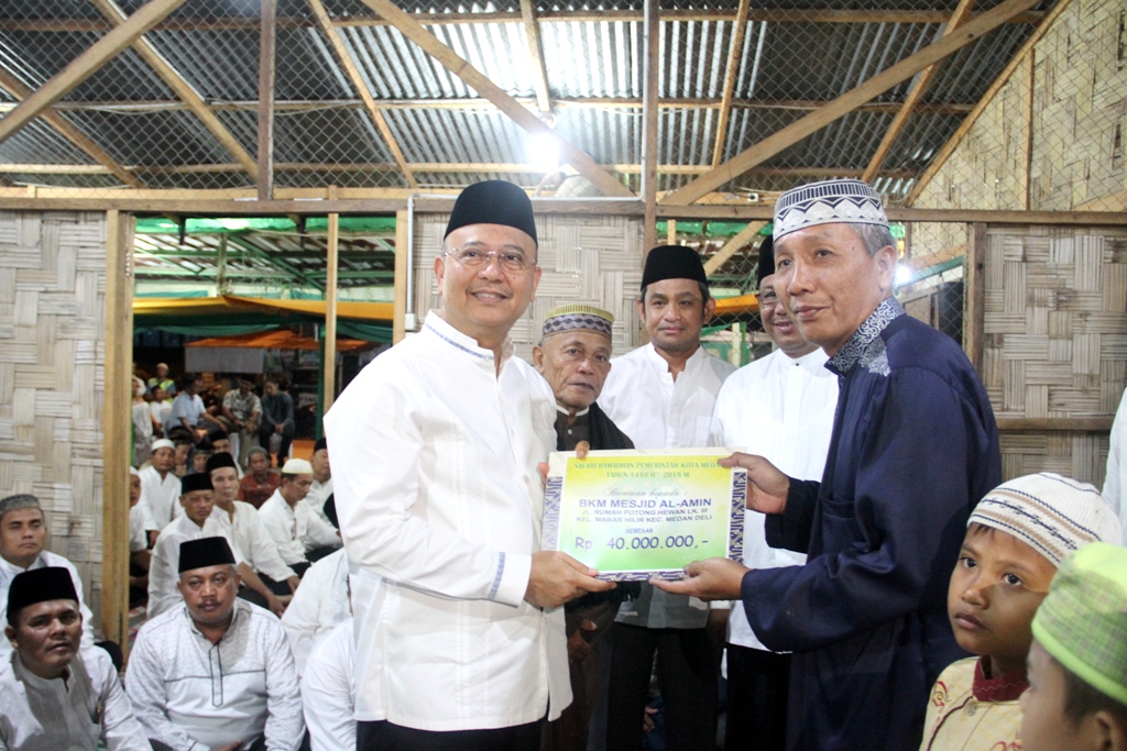 Wali Kota Sahur Bersama Ratusan Masyarakat Di Masjid Al Amin