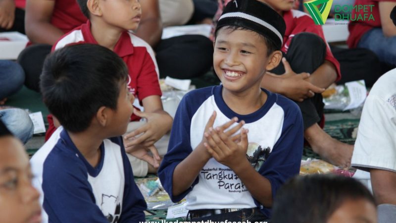 LAYANAN KESEHATAN CUMA-CUMA BERBAGI KEBAIKAN UNTUK 1500 YATIM DAN DHUAFA