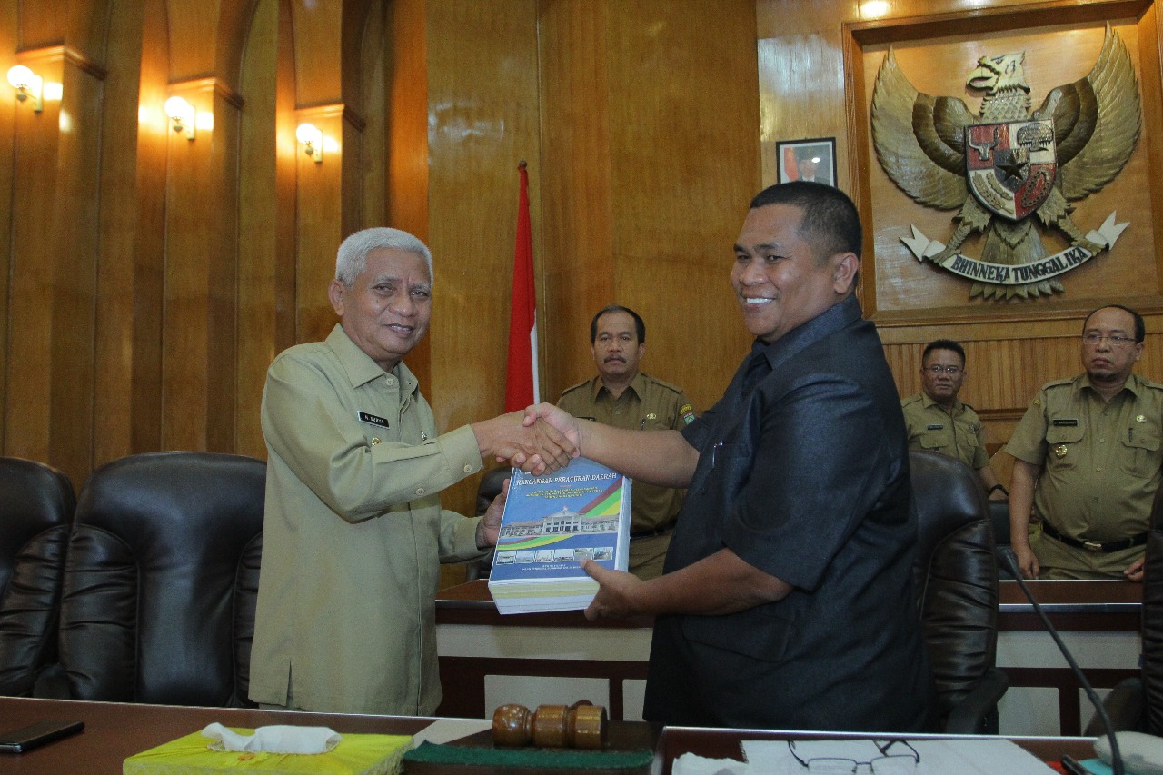 Plt Bupati Sampaikan Nota Ranperda LPJ APBD Asahan 2018