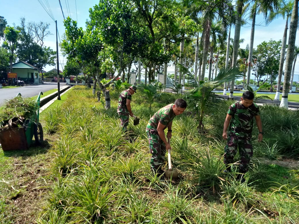 Semangat Ramadhan, Prajurit Korem 071/Wk Bersih-Bersih Markas