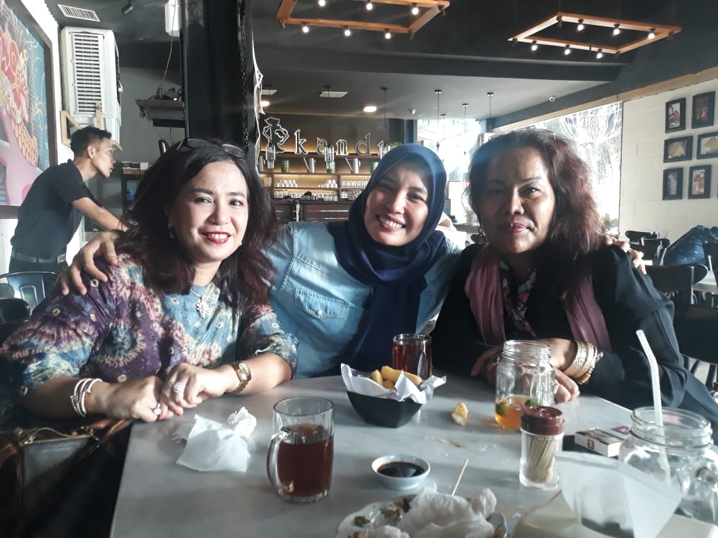 Tiga Anggota Dewan Cantik Ini Bertemu di Restoran Sri Kandi Medan