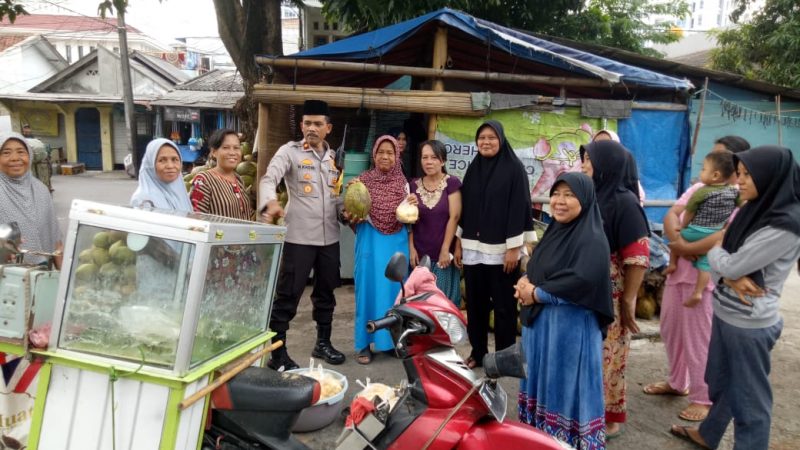 Polsek Cengkareng Patroli Dialogis Sambil Menyambangi Warga