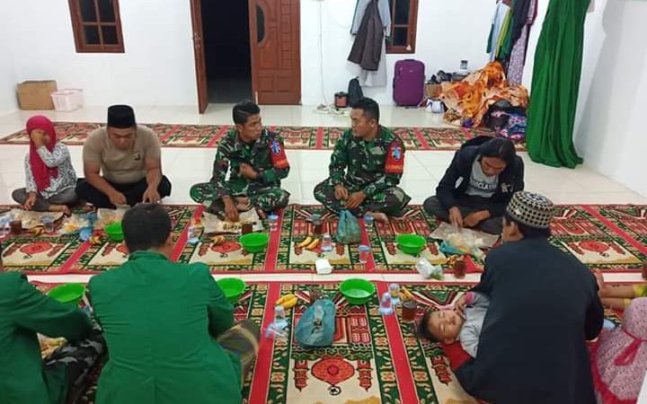 Koramil 04 HB Sahur Bersama Mahasiswa UINSU Medan