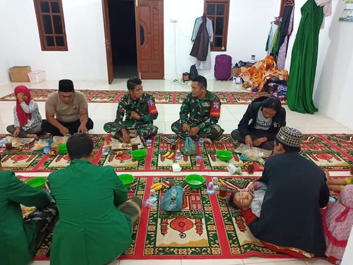 Koramil 04 HB Sahur Bersama Mahasiswa UINSU Medan