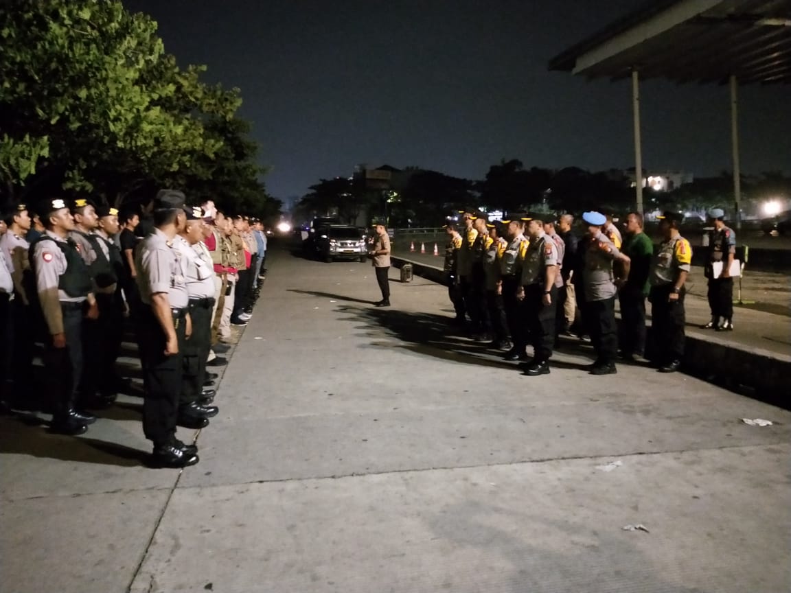 Kapolres Metro Jakarta Utara Apel Malam di Halaman Mall Pluit Village Penjaringan