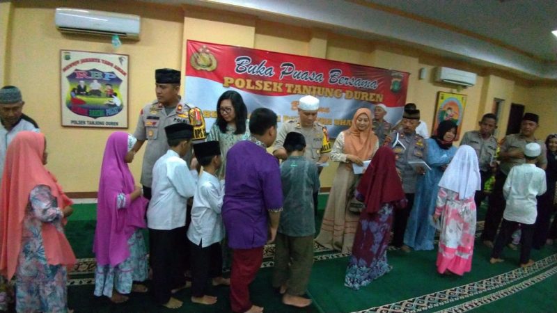 Buka Puasa Bersama Anak Yatim Oleh Polsek Tanjung Duren