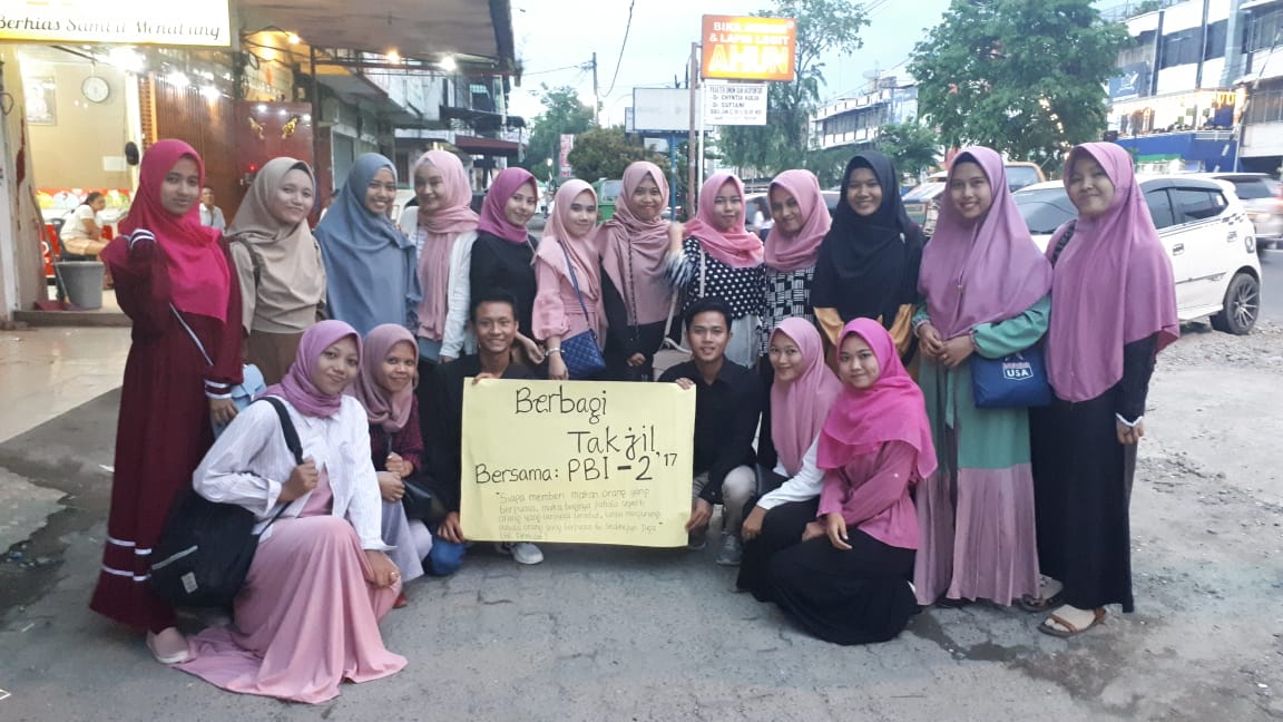 Berbagi di Bulan Ramadhan, PBI 2 UINSU Dobrak Semangat Mahasiswa