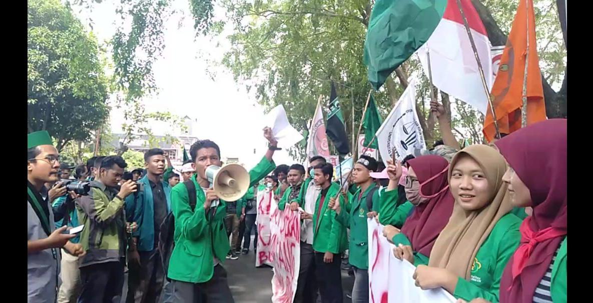 Penyerangan terhadap Massa Sampai Masjid, AMP Kutuk Keras Oknum Kepolisian