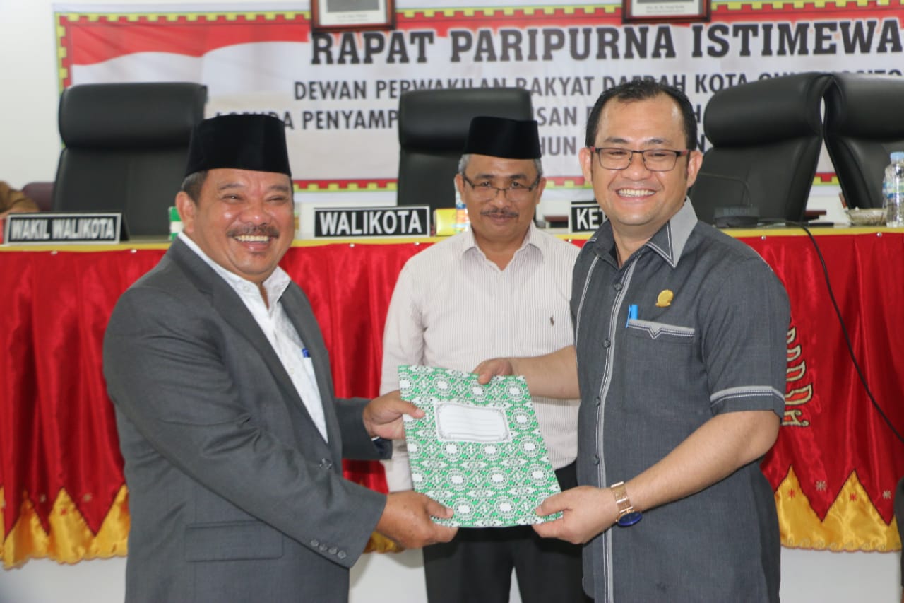 WALIKOTA GUNUNGSITOLI HADIRI RAPAT PARIPURNA DPRD KOTA GUNUNGSITOLI