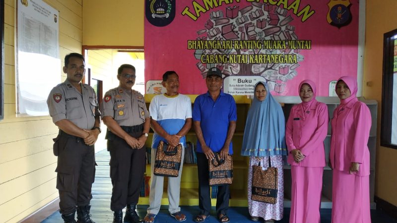 Kapolsek Muara Muntai Polres Memberikan Bingkisan Menjelang Hari Raya Idul Fitri 1440-H/2019, Kepada Purnawirawan/Warakawuri Polri