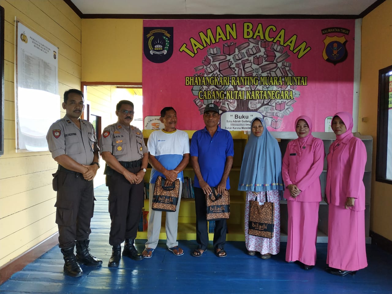 Kapolsek Muara Muntai Polres Memberikan Bingkisan Menjelang Hari Raya Idul Fitri 1440-H/2019, Kepada Purnawirawan/Warakawuri Polri