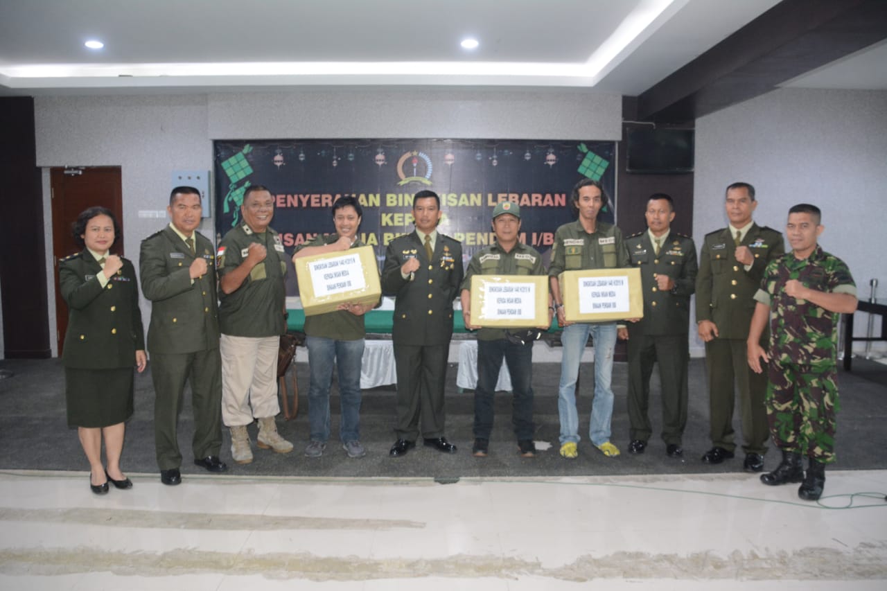 Ucapkan Terima Kasih, Kapendam I/BB Bagikan Bingkisan Lebaran kepada Wartawan Unit Kodam I/BB