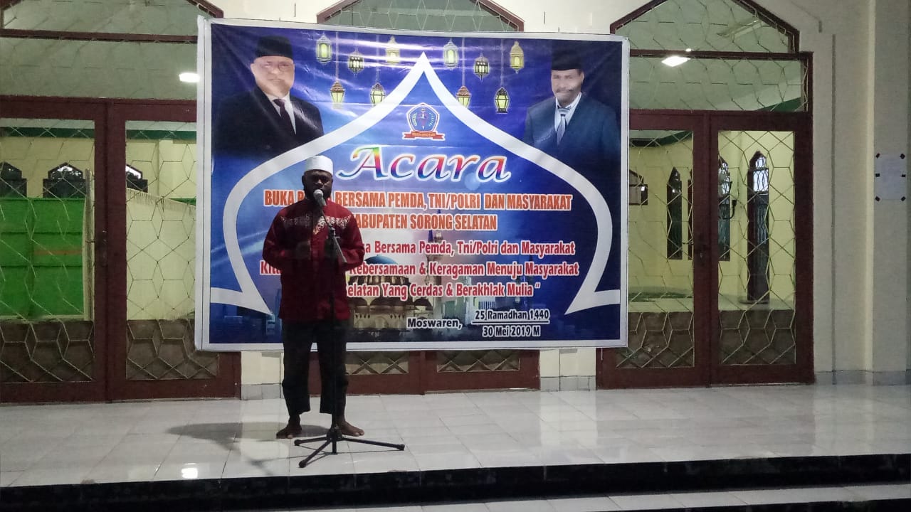 Bupati Sorsel Buka Puasa Bersama Umat Muslim Distrik Moswaren