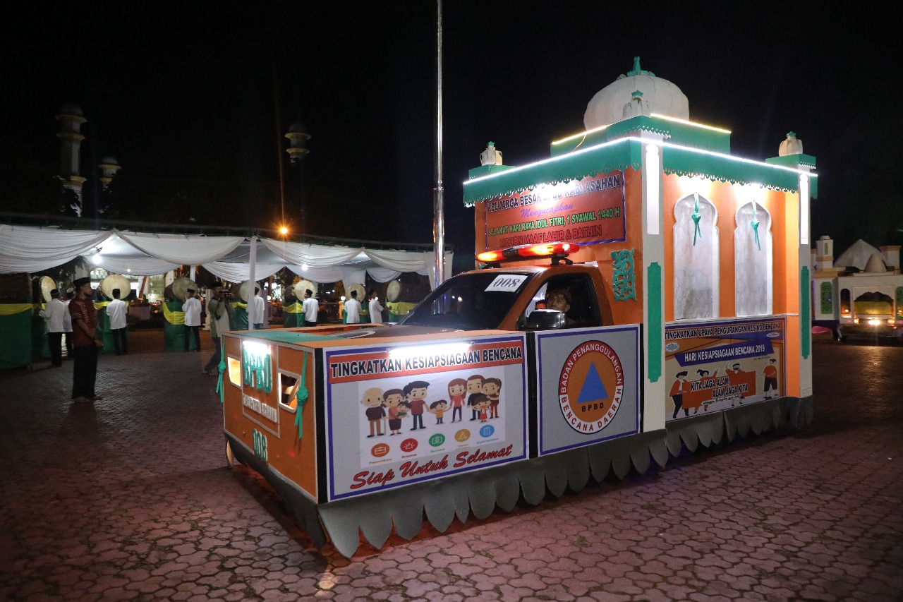 Plt Bupati Asahan Lepas Mobil Hias Pawai Takbiran