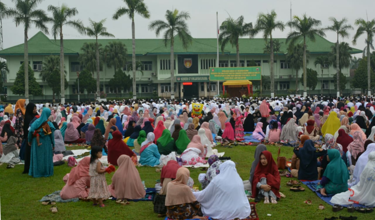 Ribuan Warga Serbu Makorem 071/Wijayakusuma