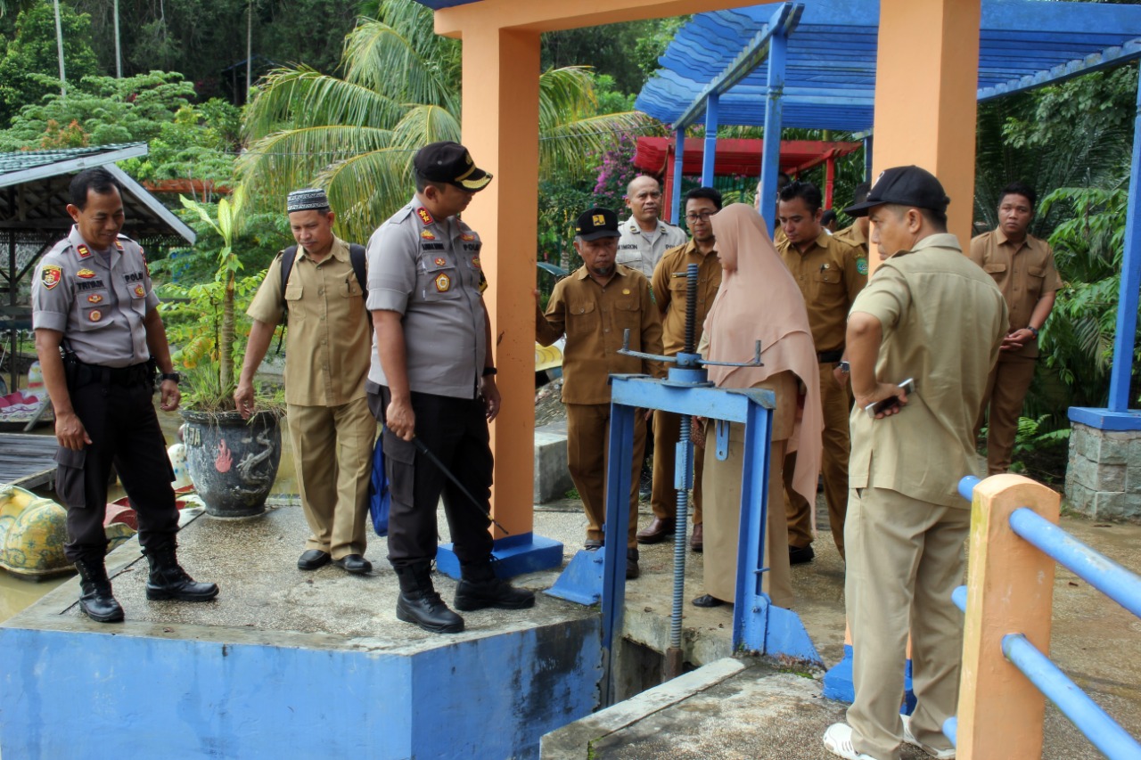Polres Kukar Menerjunkan Rescue Lengkap Bantu Mengatasi Banjir di Tenggarong