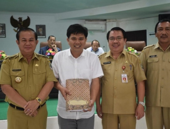 Drs.Sokhiatulo Laoli, MM Hadiri Rapat Paripurna DPRD Kabupaten Nias
