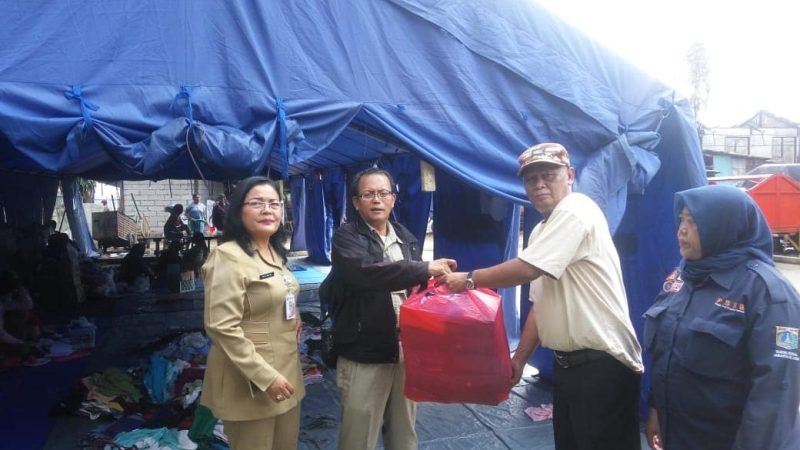 Suku Dinas Jakarta Selatan Bersama PSKB Disos Prov DKI Jakarta Salurkan Bantuan Kepada Korban Kebakaran